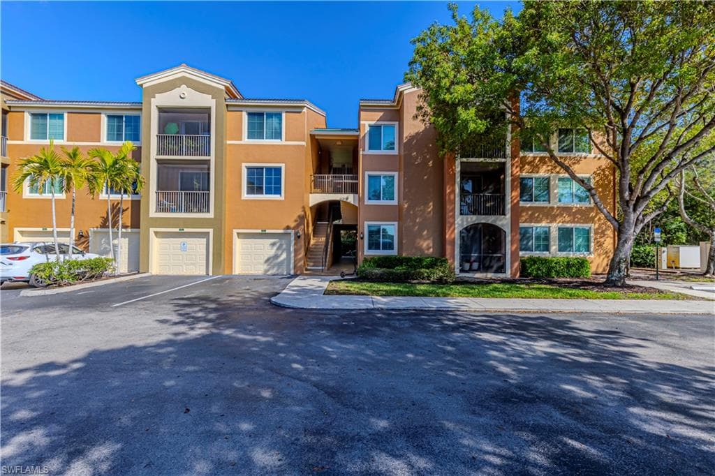1105 Reserve Ct 305, Naples, FL 34105-29