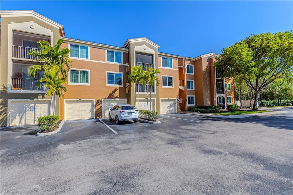 1105 Reserve Ct 305, Naples, FL 34105-30