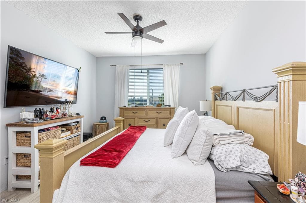 1105 Reserve Ct 305, Naples, FL 34105-34