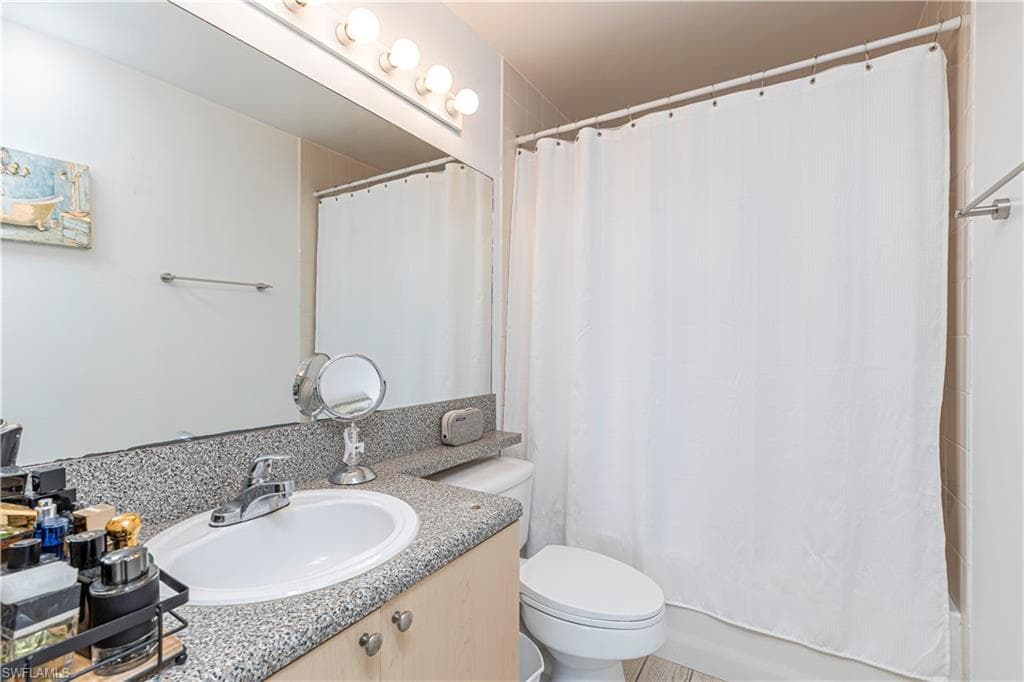 1105 Reserve Ct 305, Naples, FL 34105-37