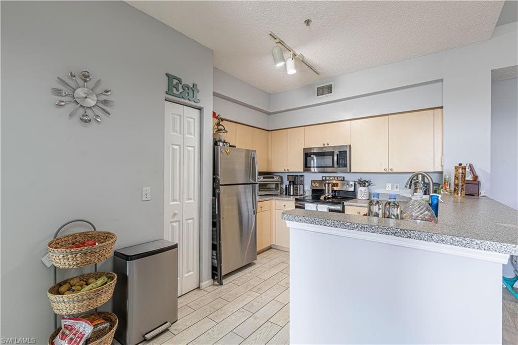 1105 Reserve Ct 305, Naples, FL 34105-44