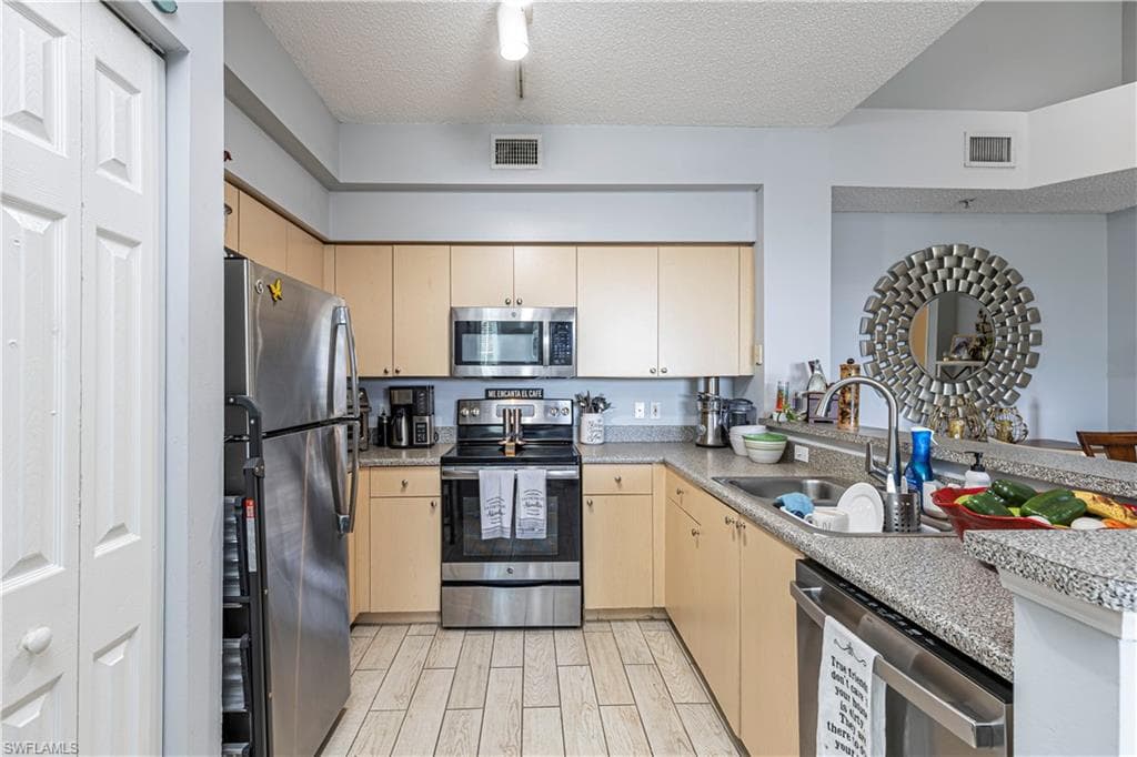 1105 Reserve Ct 305, Naples, FL 34105-45