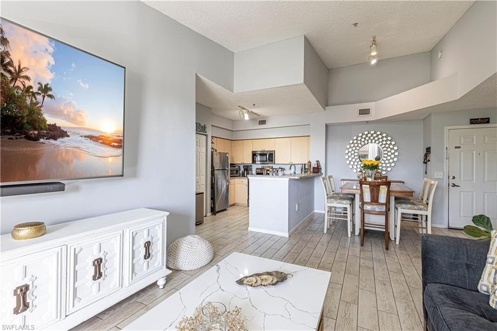 1105 Reserve Ct 305, Naples, FL 34105-49
