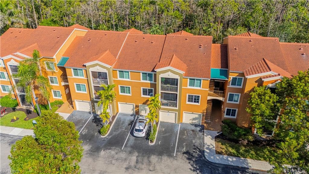 1105 Reserve Ct 305, Naples, FL 34105-8