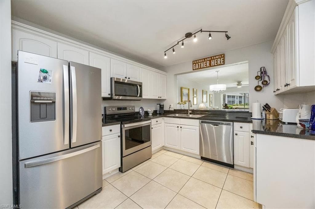 1330 Derbyshire Ct E104, Naples, FL 34116-1