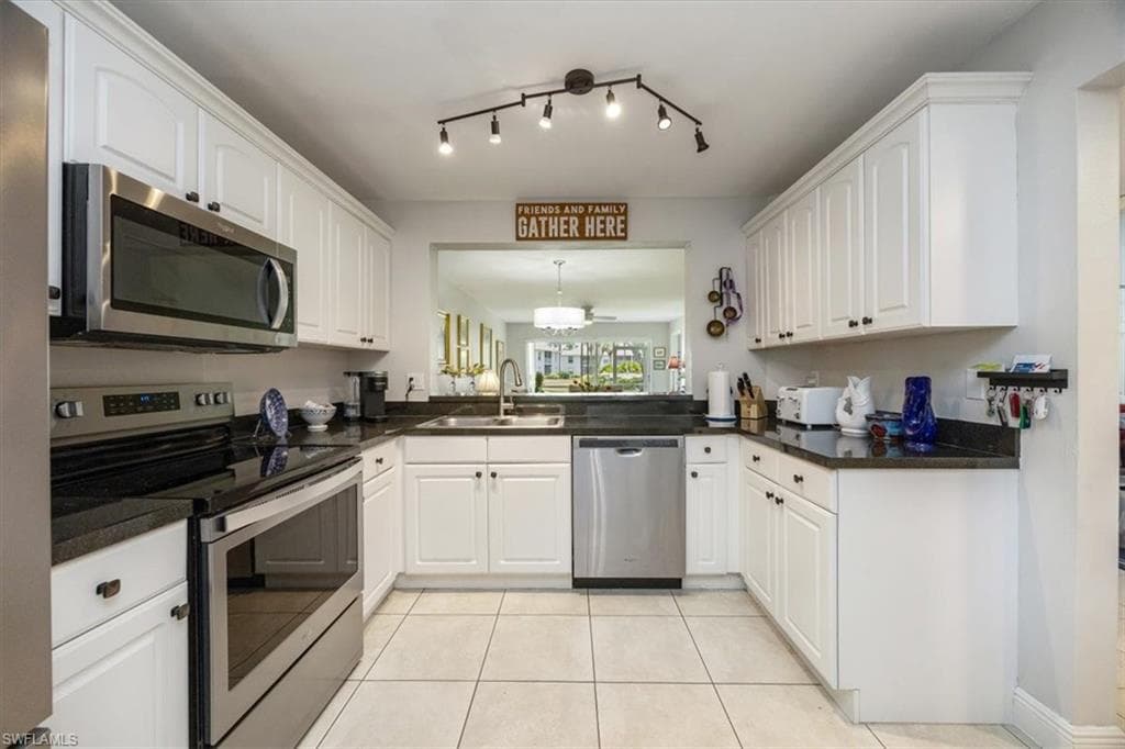 1330 Derbyshire Ct E104, Naples, FL 34116-3