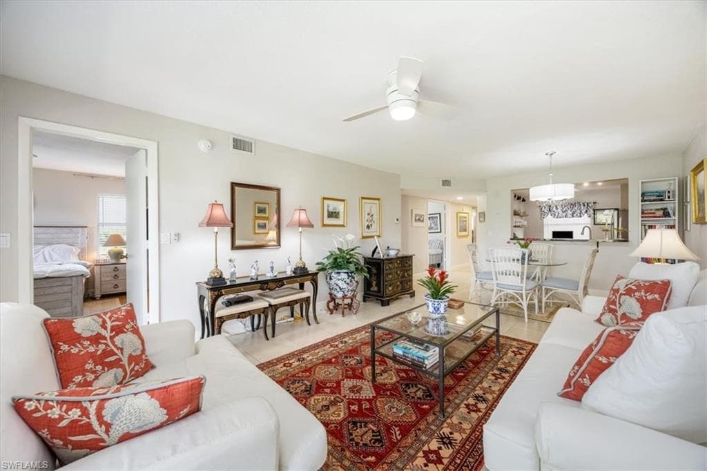 1330 Derbyshire Ct E104, Naples, FL 34116-8