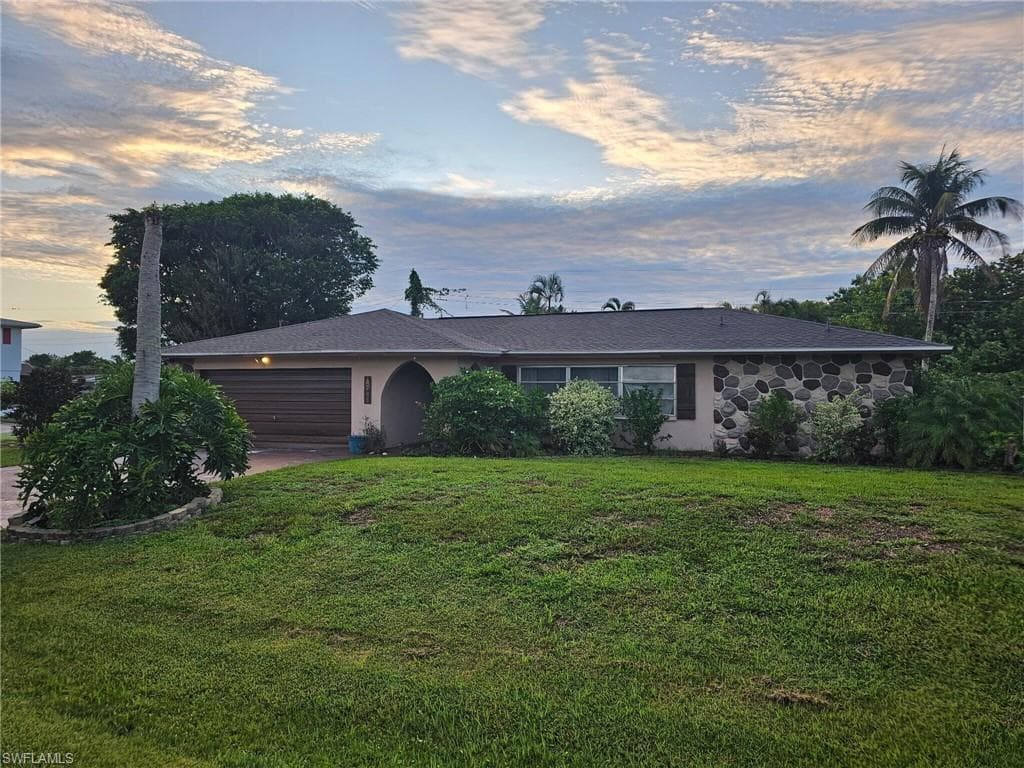 6765 Overlook Dr, Fort Myers, FL 33919-2