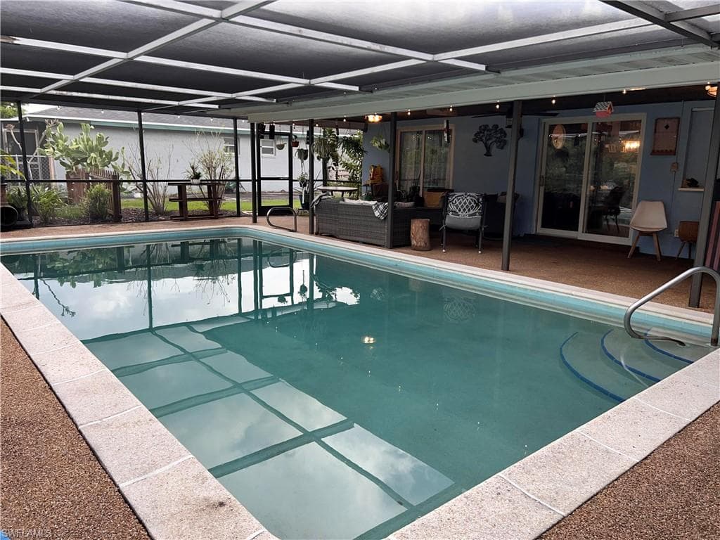 6765 Overlook Dr, Fort Myers, FL 33919-5
