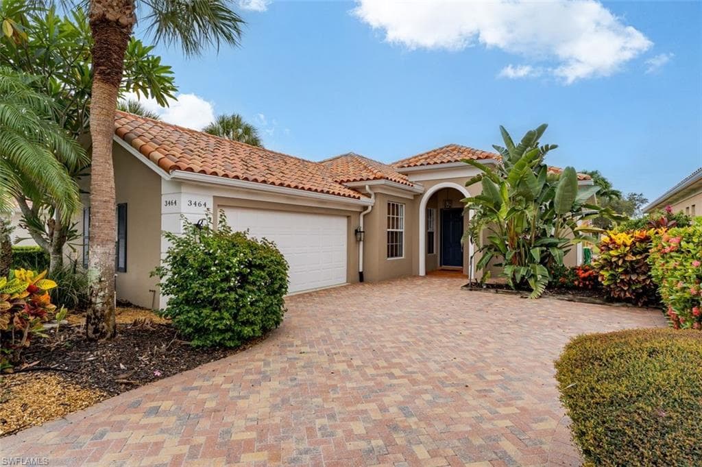 3464 Donoso Ct, Naples, FL 34109-1
