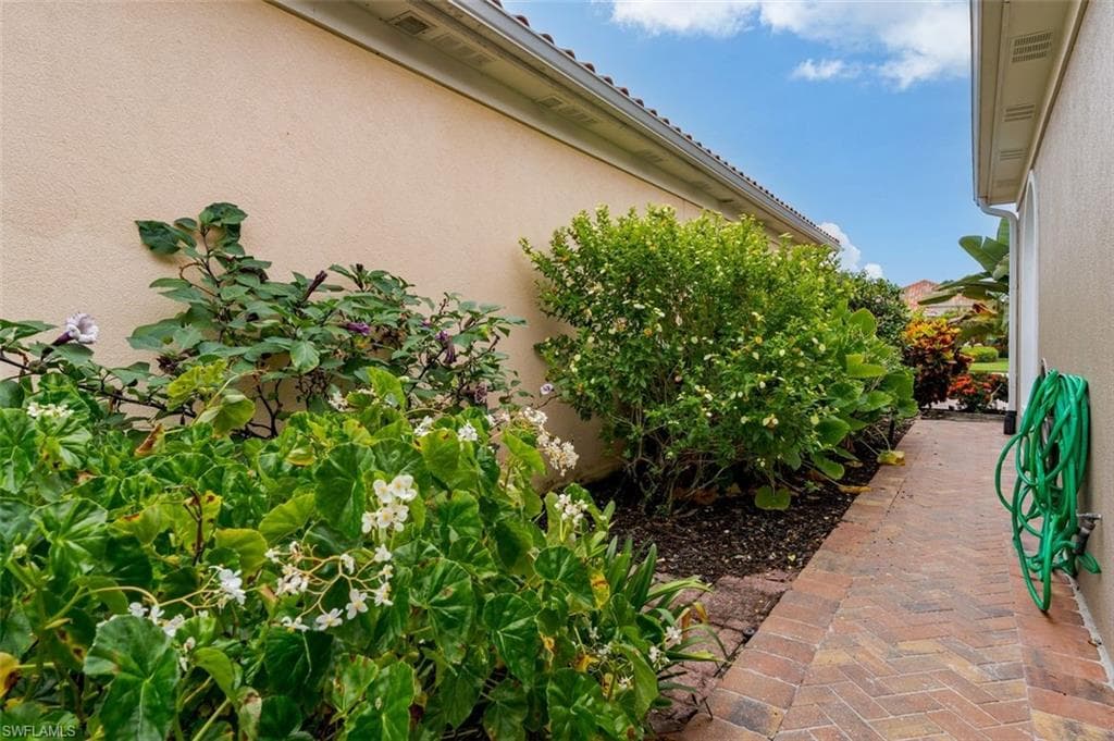3464 Donoso Ct, Naples, FL 34109-32