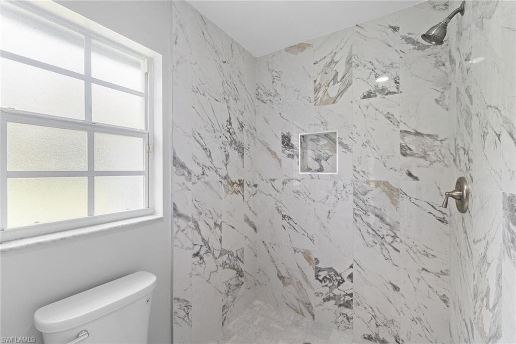 530 22nd Ave NW, Naples, FL 34120-24