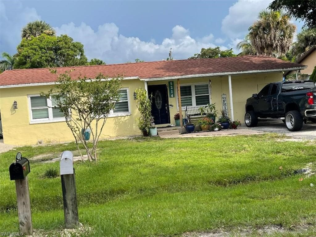5214 Carlton St, Naples, FL 34113-1