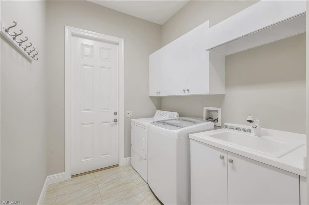 7511 Hogan Ct, Naples, FL 34113-28