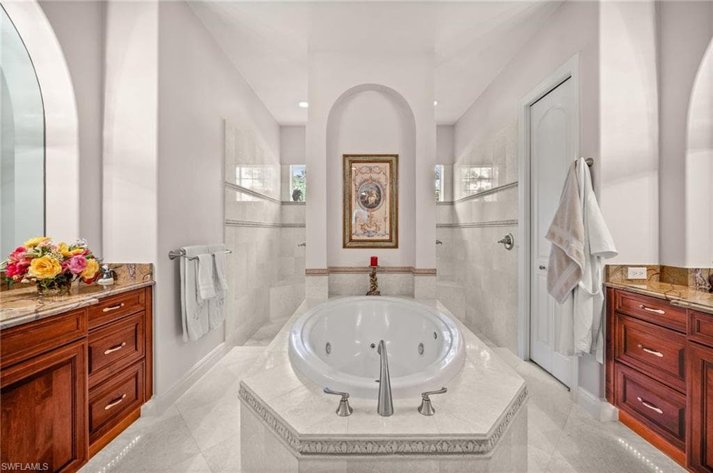 5802 Hammock Isles Dr, Naples, FL 34119-15