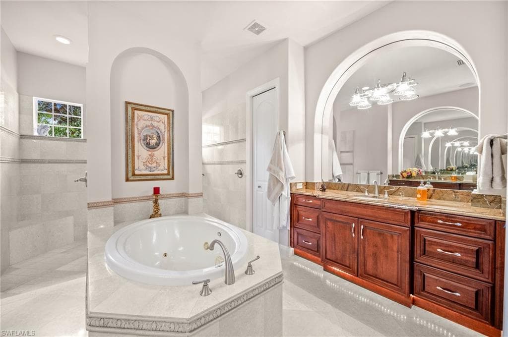 5802 Hammock Isles Dr, Naples, FL 34119-16