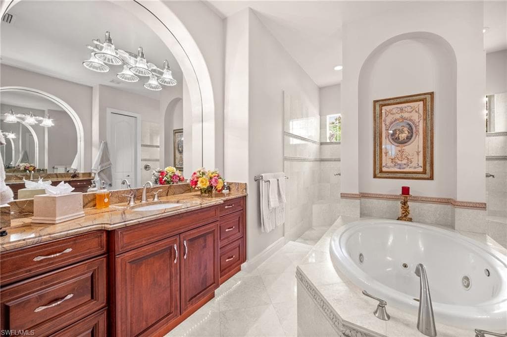 5802 Hammock Isles Dr, Naples, FL 34119-17