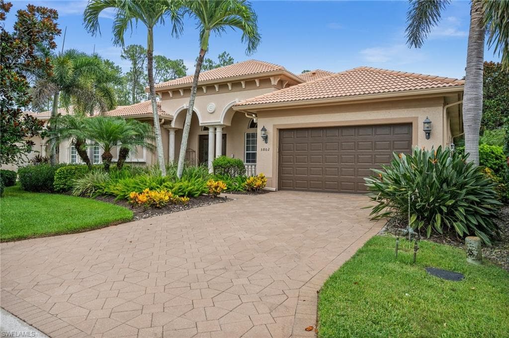 5802 Hammock Isles Dr, Naples, FL 34119-1