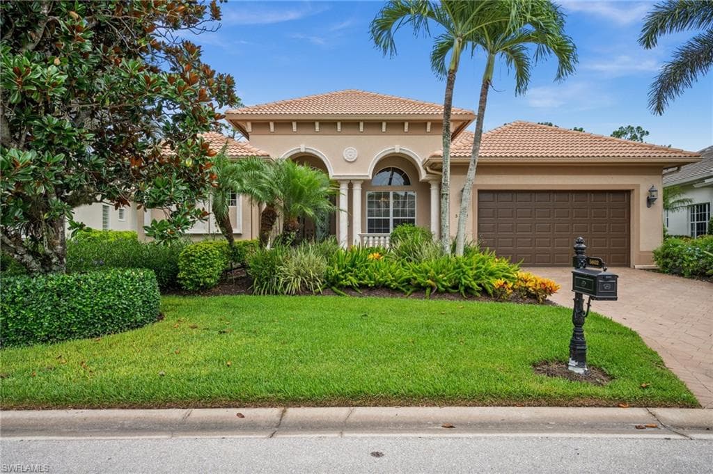 5802 Hammock Isles Dr, Naples, FL 34119-3
