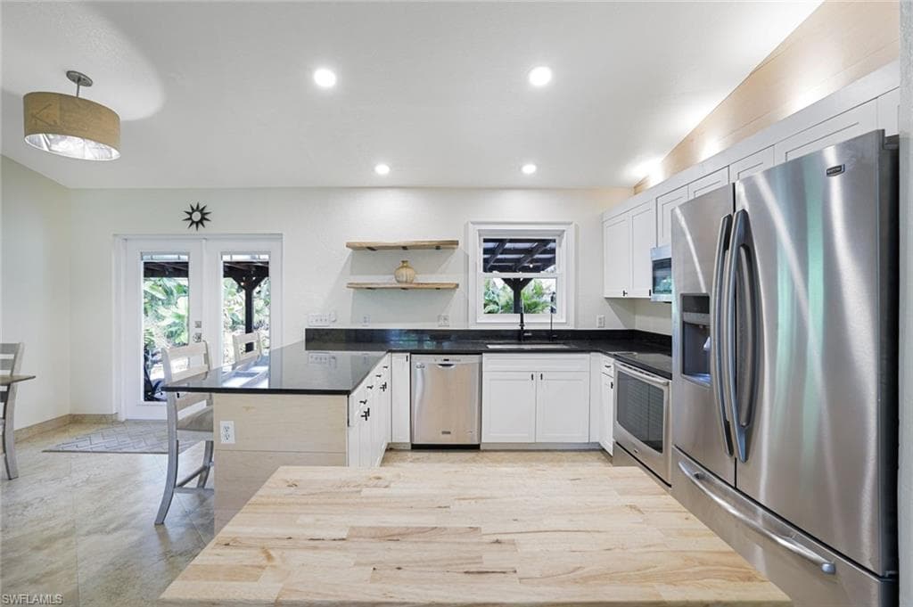 4710 1st Ave NW, Naples, FL 34119-9