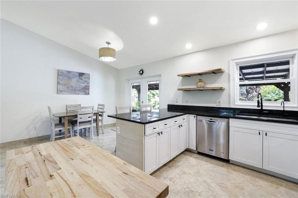 4710 1st Ave NW, Naples, FL 34119-11