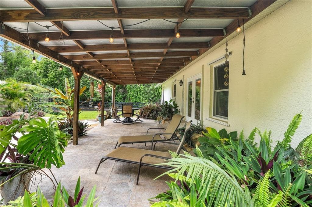 4710 1st Ave NW, Naples, FL 34119-19