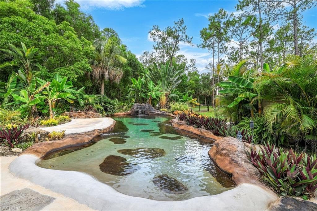 4710 1st Ave NW, Naples, FL 34119-22