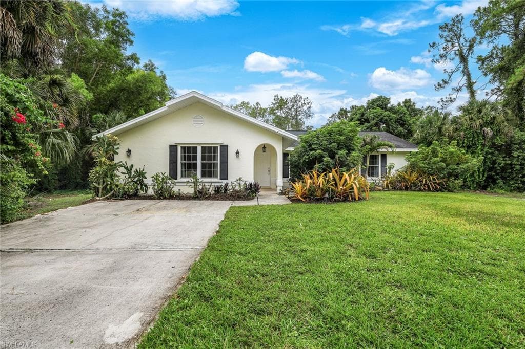 4710 1st Ave NW, Naples, FL 34119-2