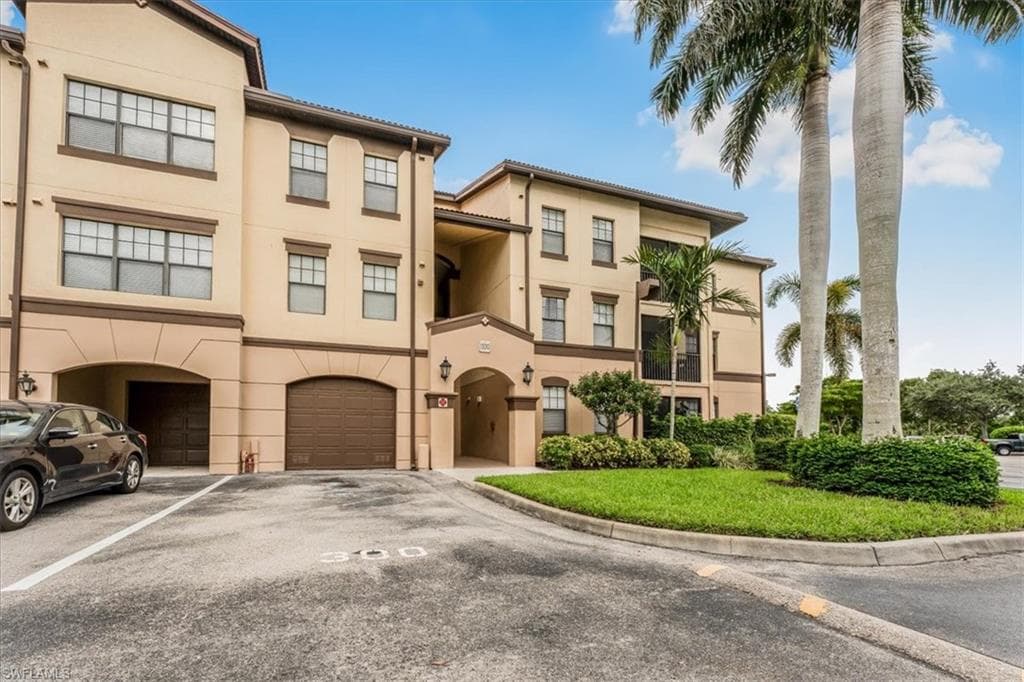 13010 Positano Cir 206, Naples, FL 34105-1