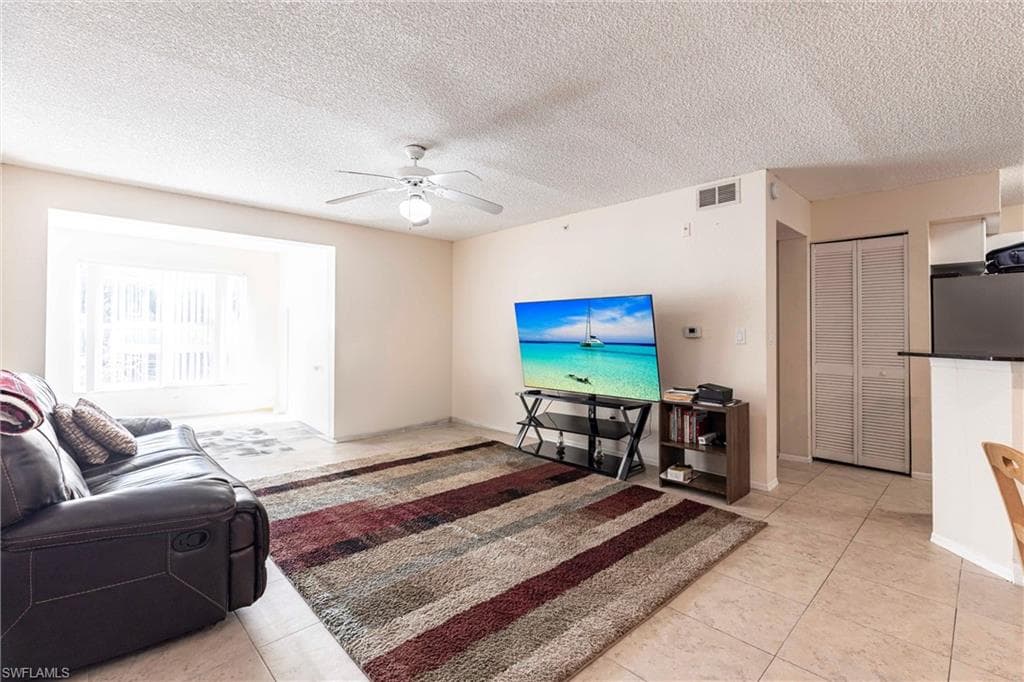 8225 Ibis Club Dr 203, Naples, FL 34104-4