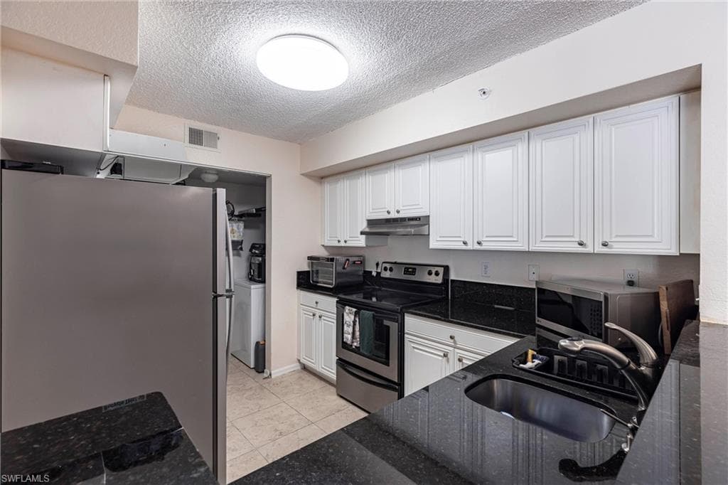 8225 Ibis Club Dr 203, Naples, FL 34104-6