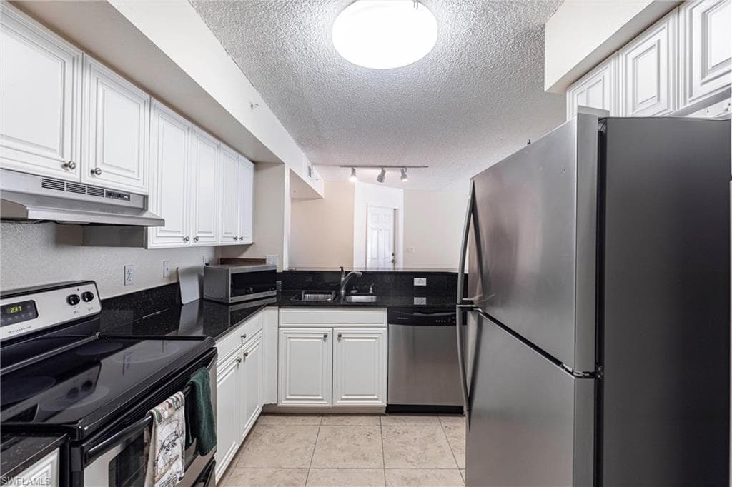 8225 Ibis Club Dr 203, Naples, FL 34104-8