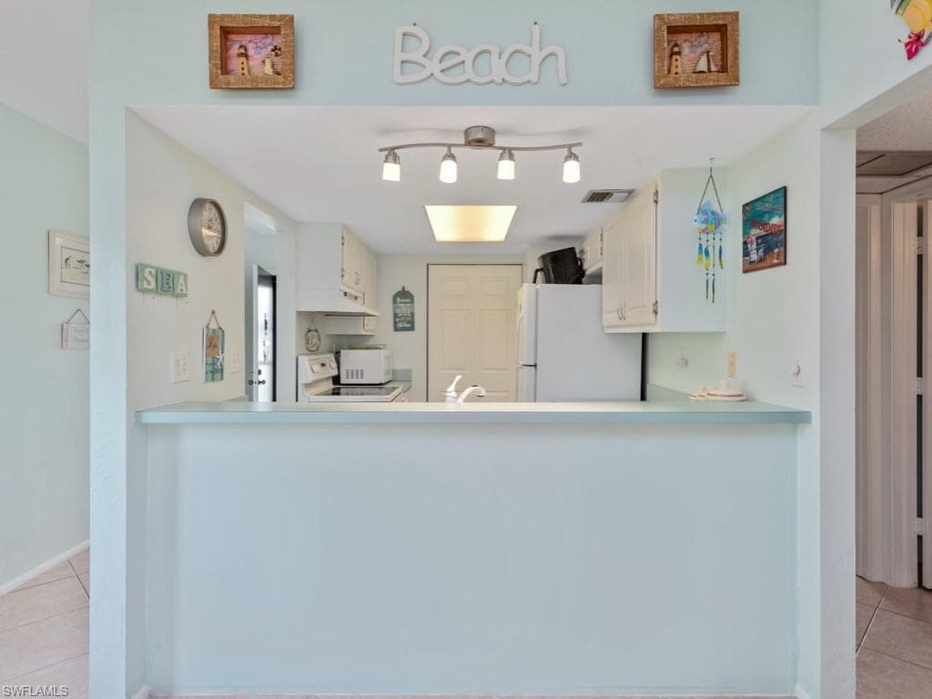 27 Greenbrier St 109, Marco Island, FL 34145-14
