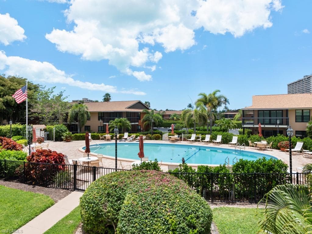 27 Greenbrier St 109, Marco Island, FL 34145-26
