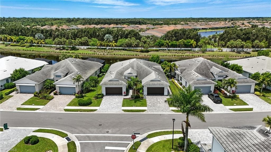 8951 Saint Lucia Dr, Naples, FL 34114-4