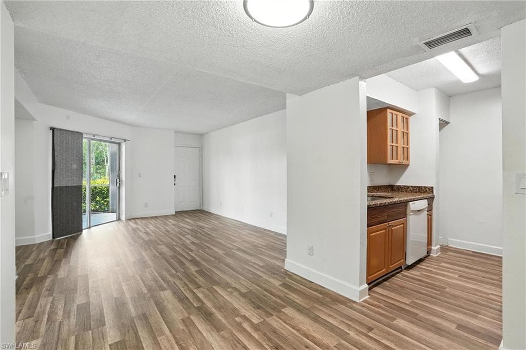 201-5 Santa Clara Dr 201, Naples, FL 34104-10