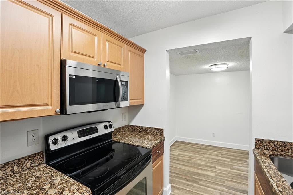 201-5 Santa Clara Dr 201, Naples, FL 34104-15