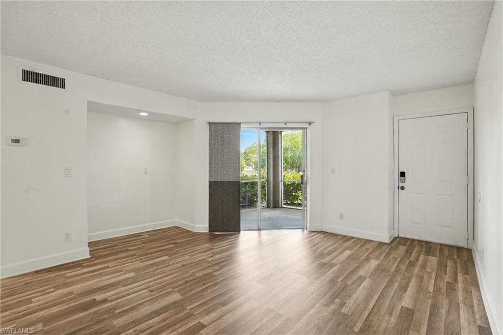 201-5 Santa Clara Dr 201, Naples, FL 34104-19