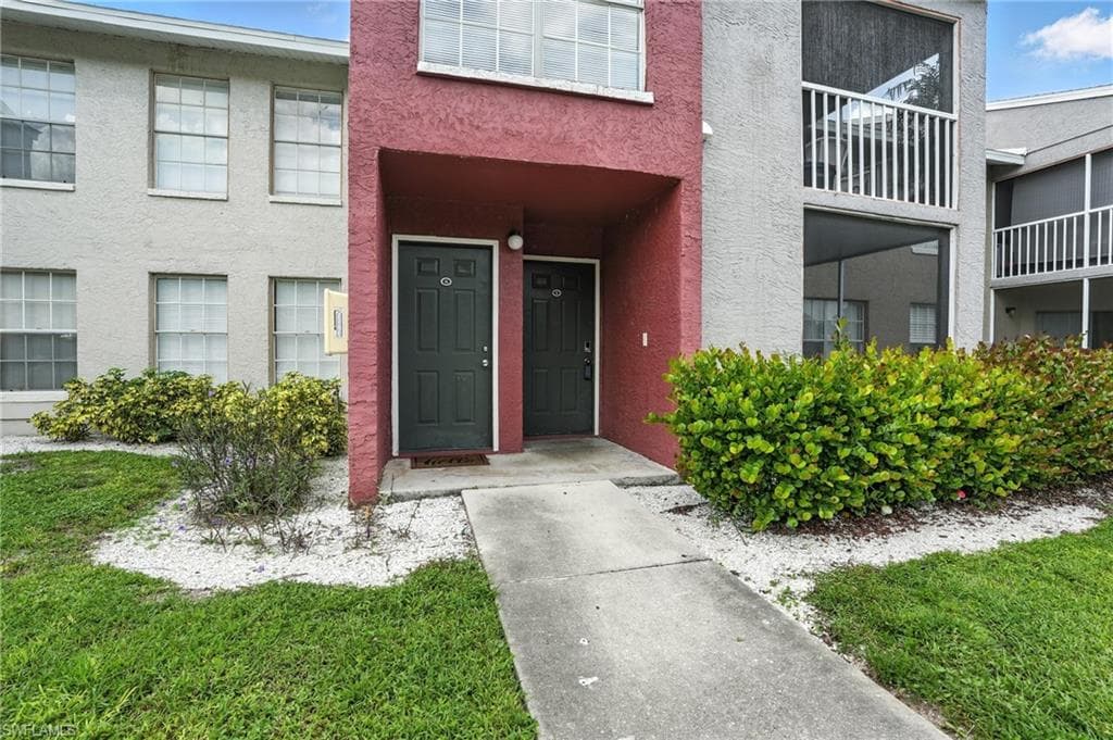 201-5 Santa Clara Dr 201, Naples, FL 34104-2