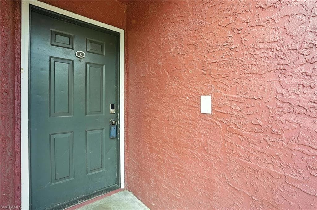 201-5 Santa Clara Dr 201, Naples, FL 34104-3