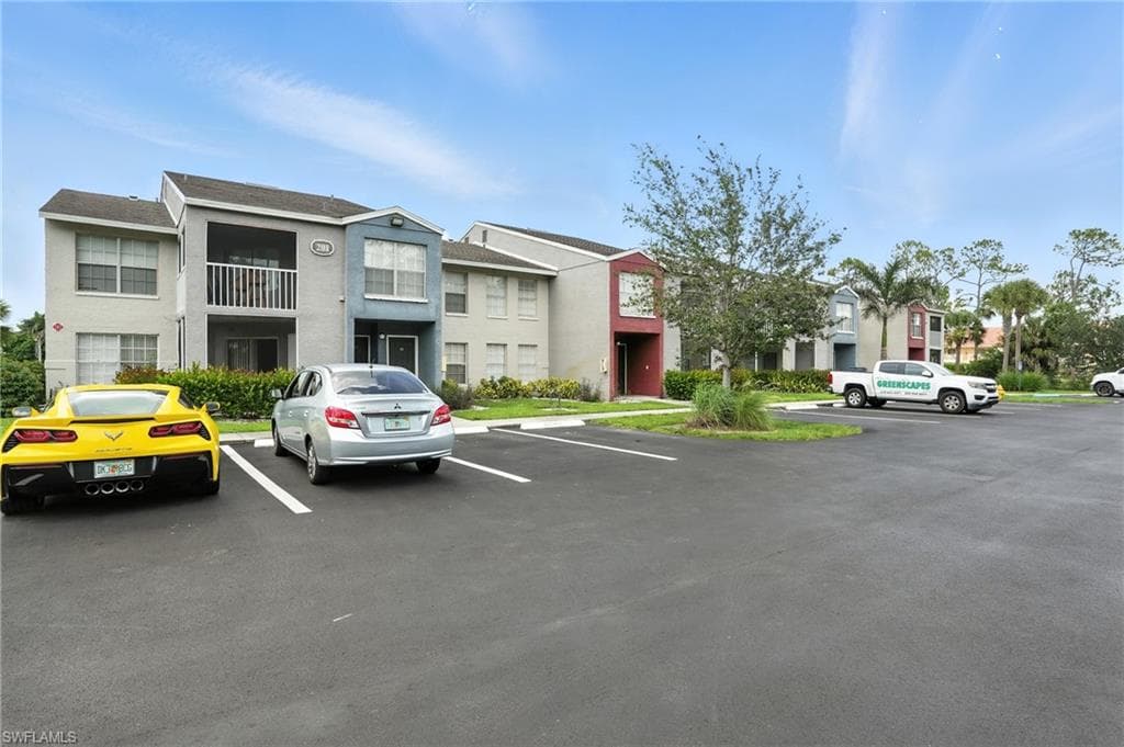 201-5 Santa Clara Dr 201, Naples, FL 34104-4