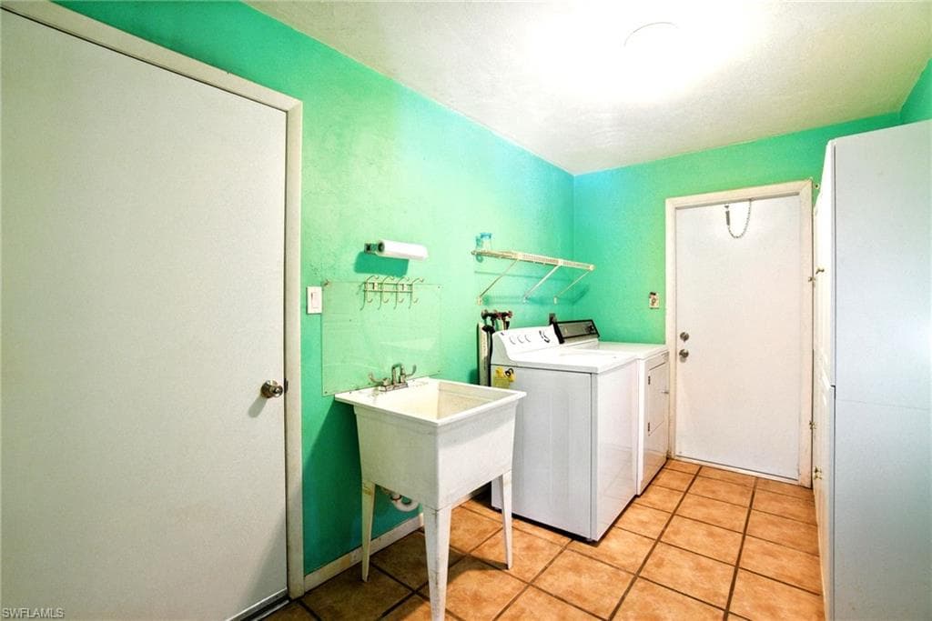 4400 17th Ave SW, Naples, FL 34116-17