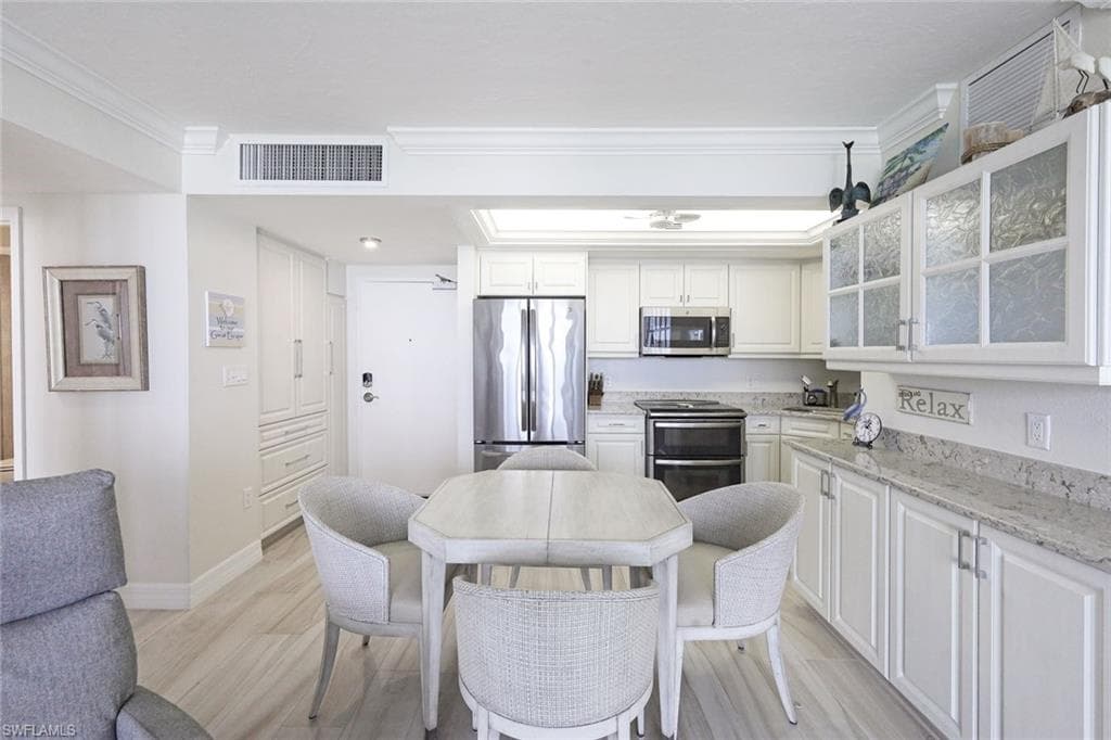 180 Seaview Ct 215, Marco Island, FL 34145-9