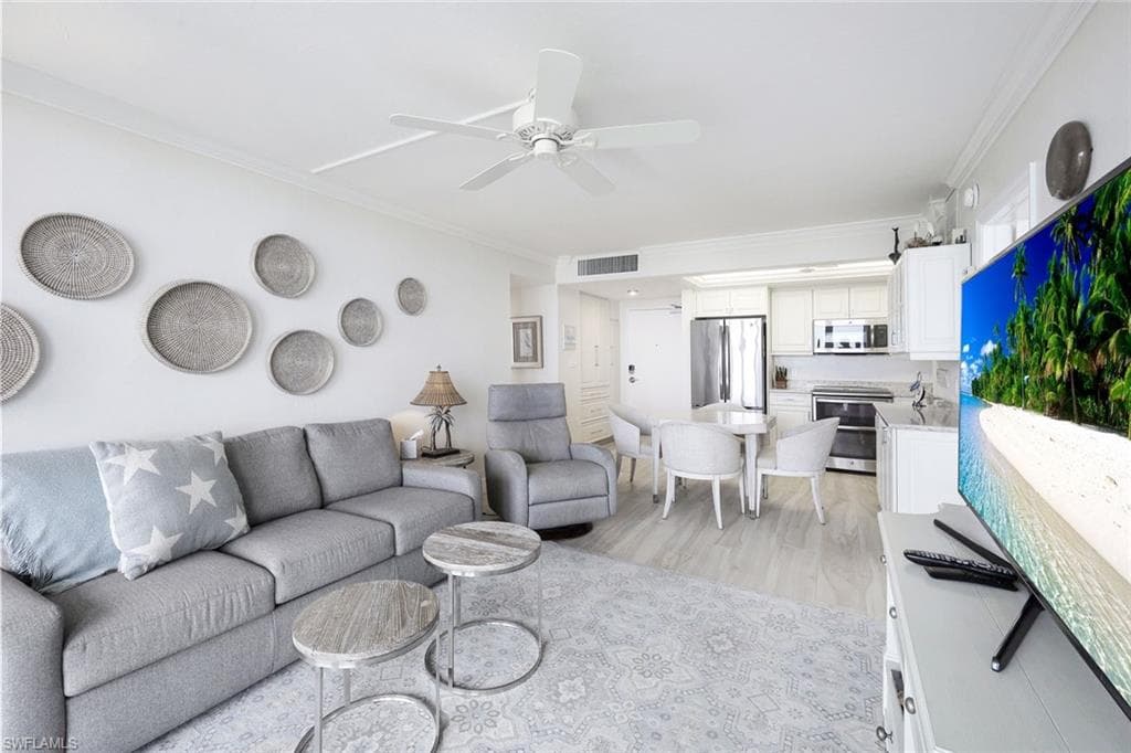 180 Seaview Ct 215, Marco Island, FL 34145-5