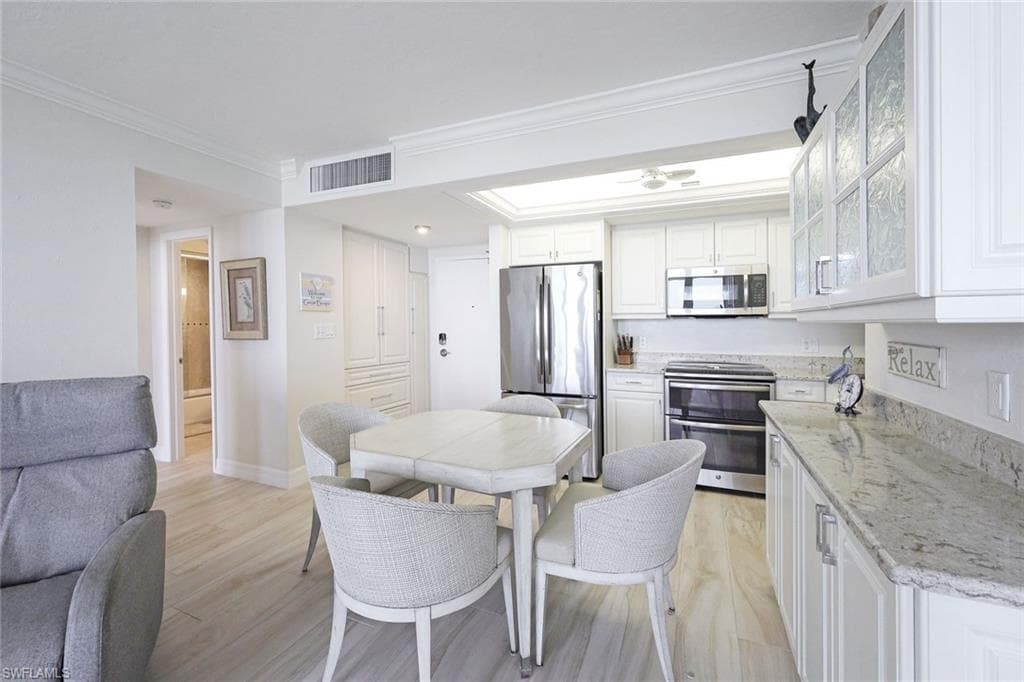 180 Seaview Ct 215, Marco Island, FL 34145-8