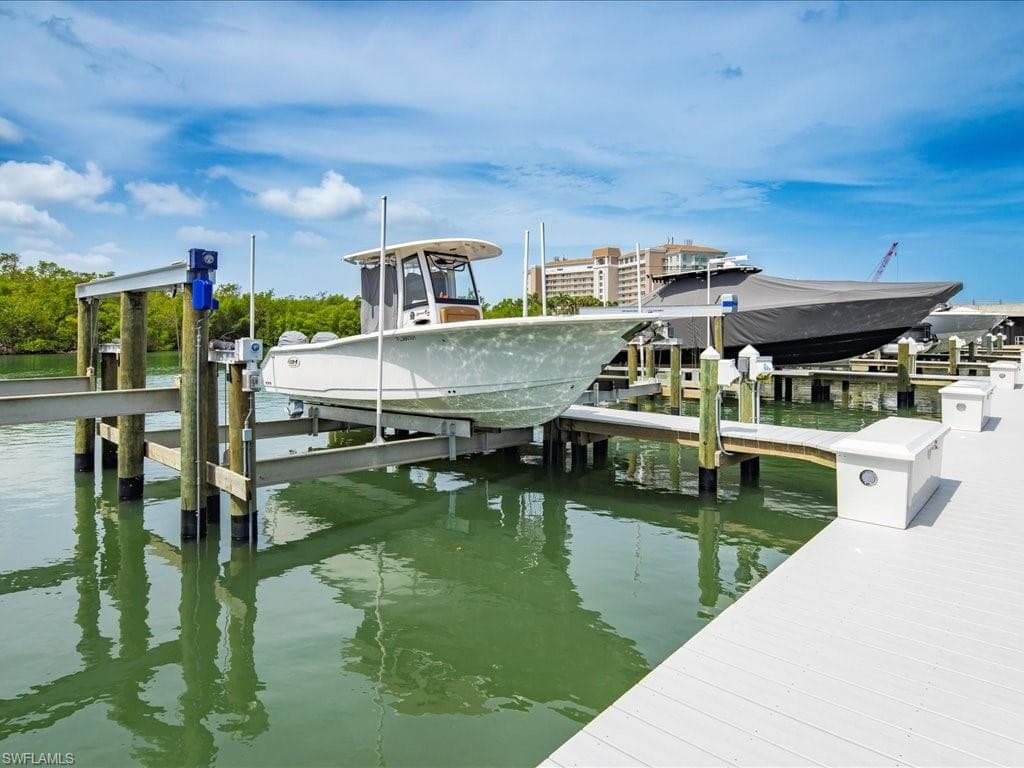 244c Wiggins Bay Dr, Naples, FL 34110-4