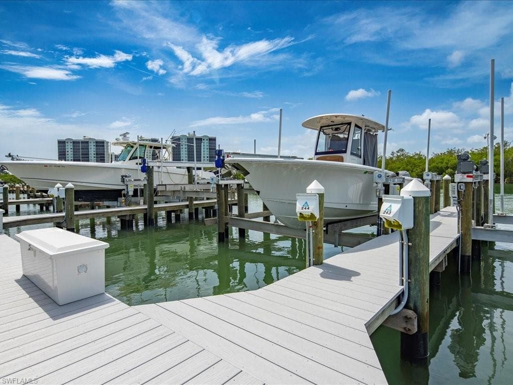 244c Wiggins Bay Dr, Naples, FL 34110-5