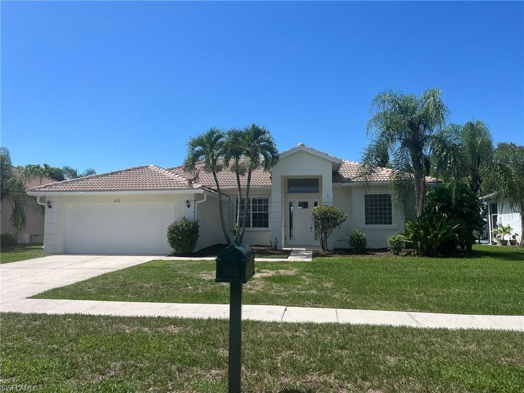 812 Grand Rapids Blvd, Naples, FL 34120-2