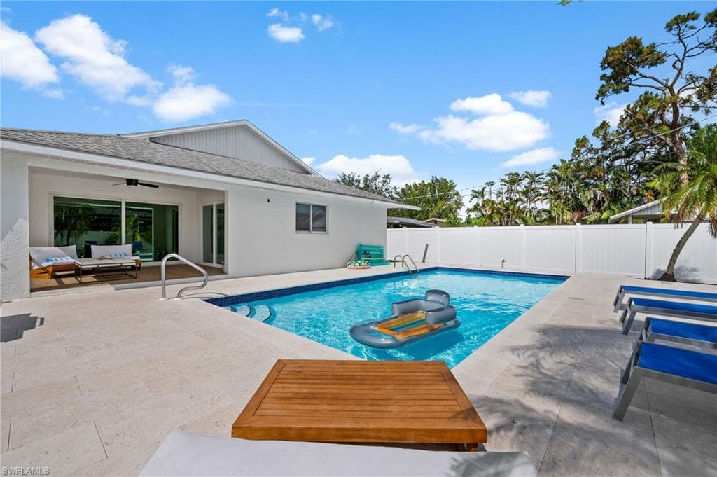 664 102nd Ave N, Naples, FL 34108-2