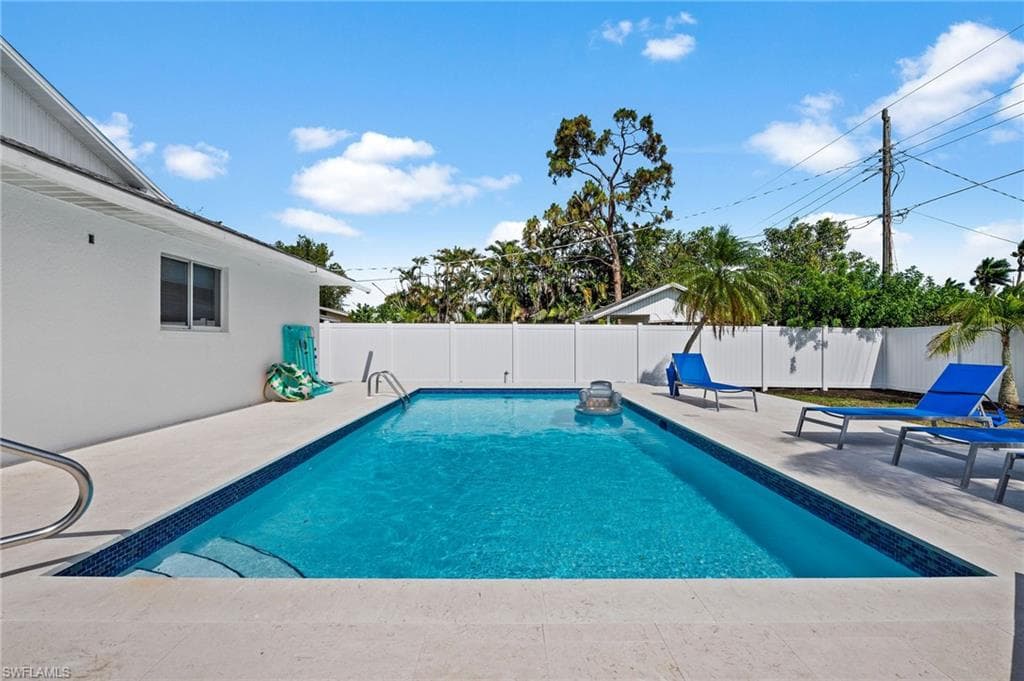 664 102nd Ave N, Naples, FL 34108-3